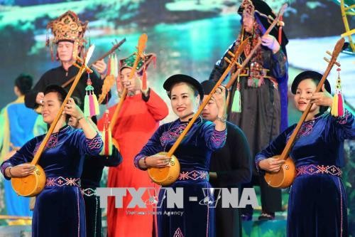 Clôture du 6e Festival national de chants “then” et de “dan tinh“