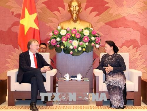 Bernd Lange rencontre la présidente de l’AN Nguyên Thi Kim Ngân
