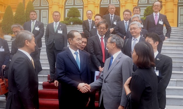 Les dirigeants vietnamiens reçoivent une délégation japonaise