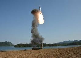 Pyongyang soupçonnée de fabriquer de nouveaux missiles, la Maison Blanche muette