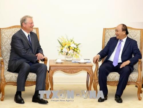 Nguyên Xuân Phuc reçoit l’ancien vice-président américain Al Gore