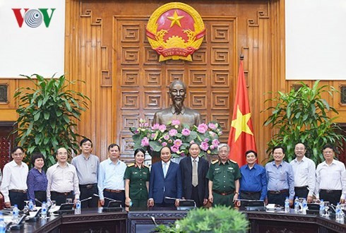 Nguyên Xuân Phuc reçoit des victimes de l’agent orange/dioxine