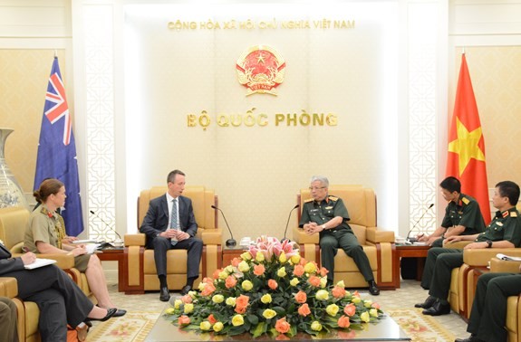 Nguyên Chi Vinh reçoit un officiel du ministère australien de la Défense