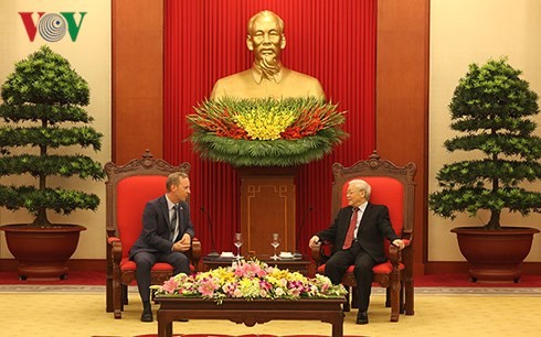 Nguyên Phu Trong reçoit l’ambassadeur britannique au Vietnam