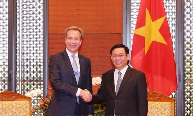 Le président du WEF : l’économie vietnamienne va enregistrer une croissance de 7%