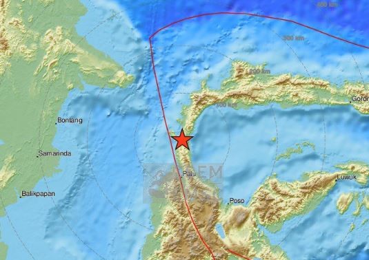 Indonésie: un séisme de magnitude 7,5, alerte au tsunami levée