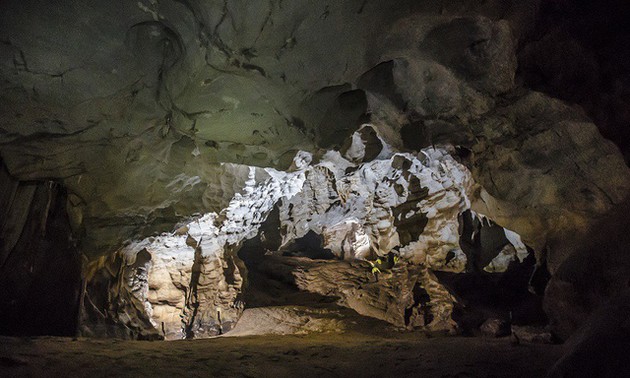Découverte des grottes Vom et Giêng Vooc à Phong Nha