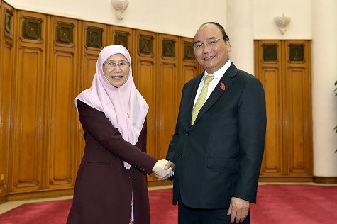 Nguyên Xuân Phuc reçoit la vice-Première ministre malaisienne