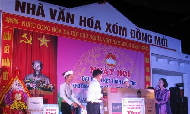 Truong Thi Mai à la fête de la grande union nationale à Hoa Binh