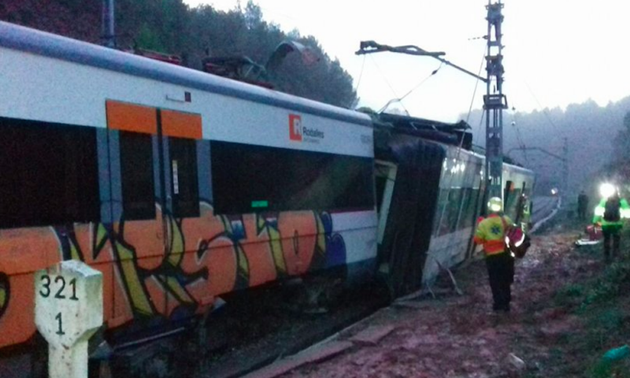Espagne : un train déraille près de Barcelone après un éboulement