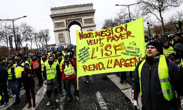 Gilets jaunes : le gouvernement français lance un appel à la raison    