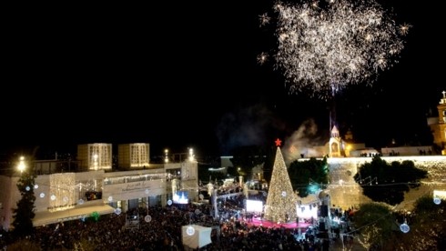 Nuit de Noël pour les chrétiens à Bethléem, Jérusalem et au Vatican