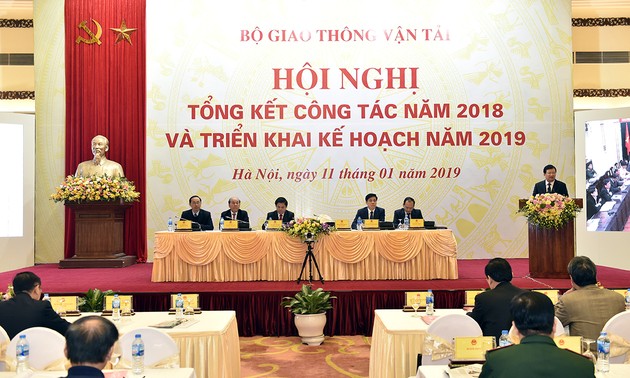 Trinh Dinh Dung: le secteur des transports doit frayer la voie