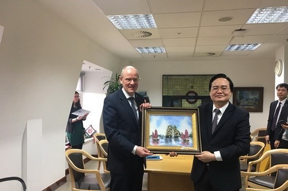 Le Vietnam et le Royaume-Uni souhaitent renforcer leur coopération en matière d'éducation