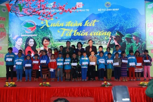 Dang Thi Ngoc Thinh au programme “Printemps d’unité  – Têt à la frontière”