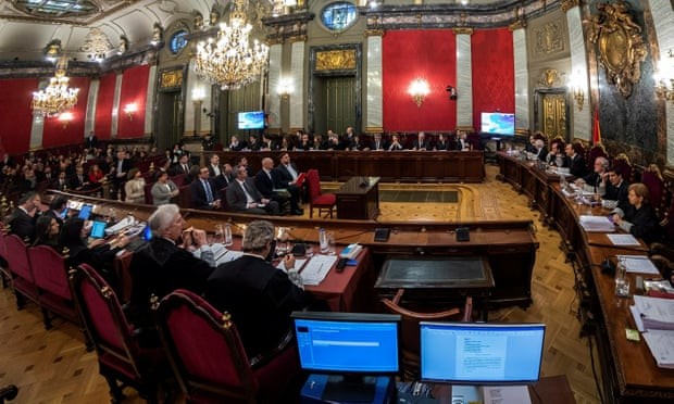 Espagne: les dirigeants indépendantistes catalans sur le banc des accusés