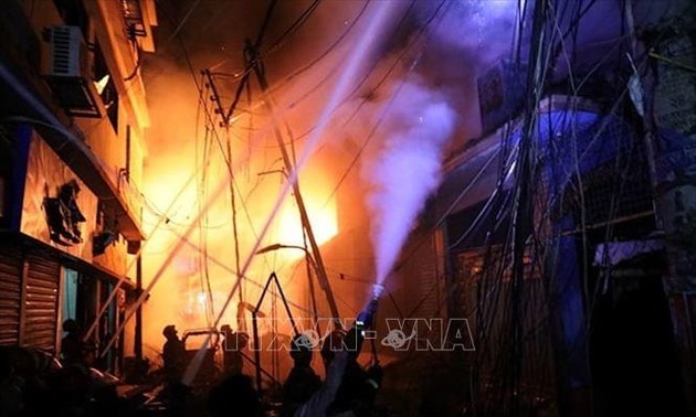 Au Bangladesh, un incendie fait près de 70 morts à Dacca