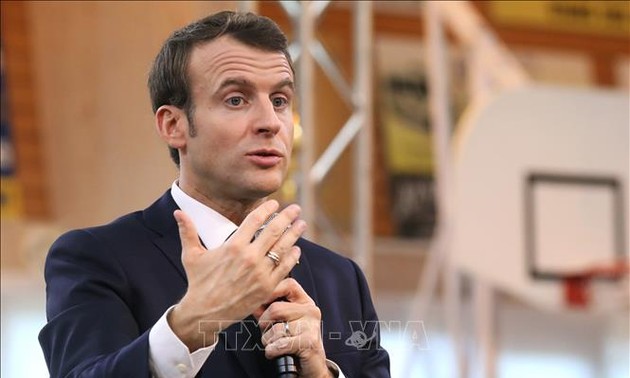 Antisémitisme : Emmanuel Macron promet des actes