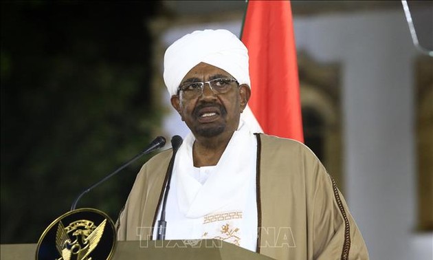 Soudan: Omar el-Béchir déclare l'état d'urgence et limoge le gouvernement 
