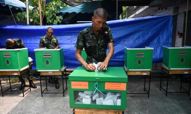 En Thaïlande, le parti proche de l’armée en tête des élections législatives