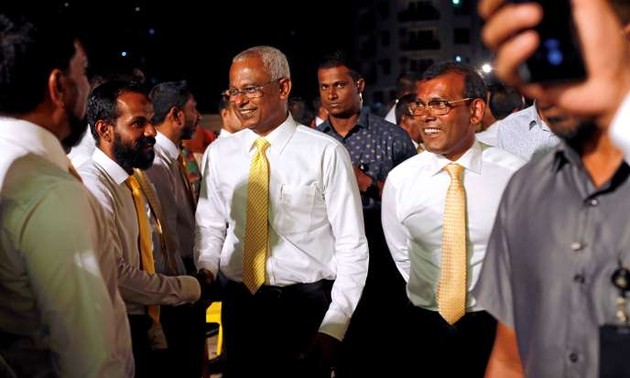 Législatives aux Maldives: l’ancien président fait un retour en force