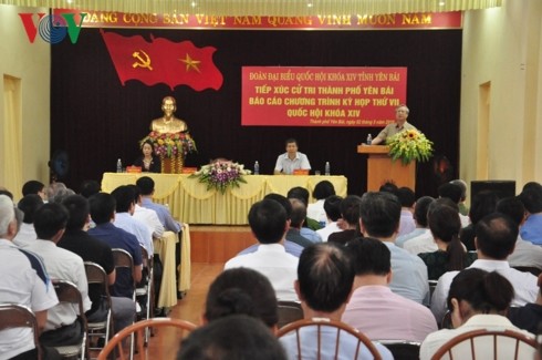 Rencontres élus-électeurs à Yên Bái et à Quang Ninh