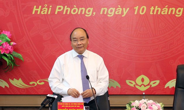 Le Premier ministre rencontre les dirigeants de la ville portuaire de Hai Phong