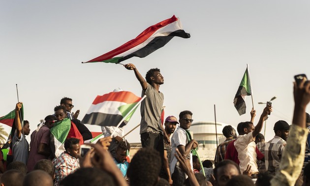 Soudan : le conseil militaire suspend les négociations avec les opposants