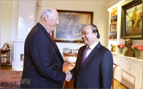 Nguyên Xuân Phuc rencontre le roi et la présidente du Parlement norvégien