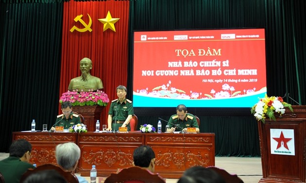 Hô Chi Minh et le journaliste militaire