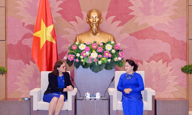 Rencontre de la Commissaire européenne au commerce avec des dirigeantes vietnamiennes