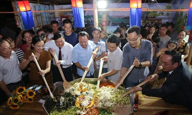 Ouverture du Festival culturel et gastronomique international de Nghê An