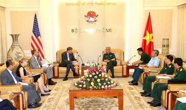 Le vice-ministre de la Défense Nguyên Chi Vinh reçoit le directeur de l’USAID