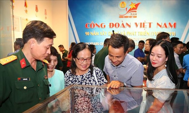 Exposition pour les 90 ans des syndicats vietnamiens