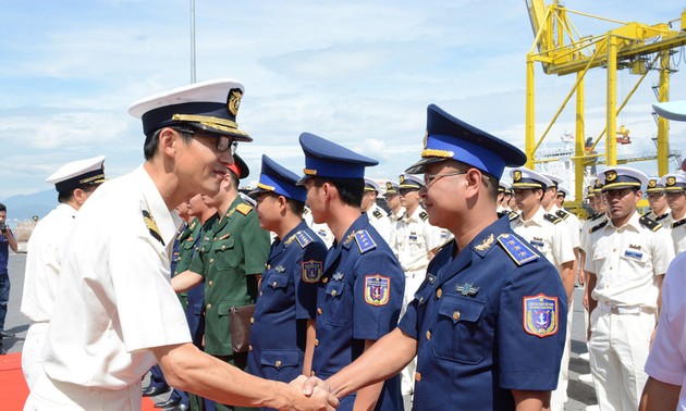Les dirigeants de Dà Nang reçoivent les membres d’équipage du navire-école japonais Kojima