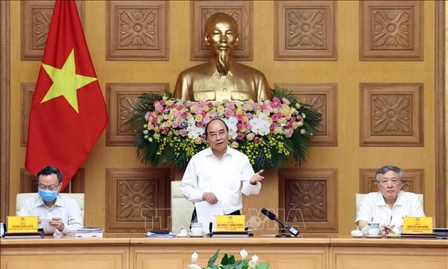 Nguyên Xuân Phuc à une réunion pour la préparation du 13e Congrès national du Parti