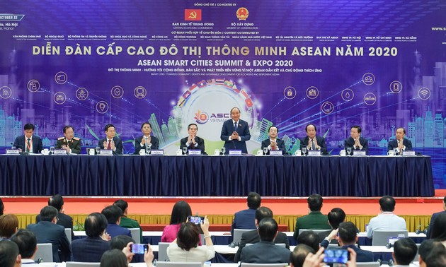 Nguyên Xuân Phuc au Forum sur les villes intelligentes de l’ASEAN