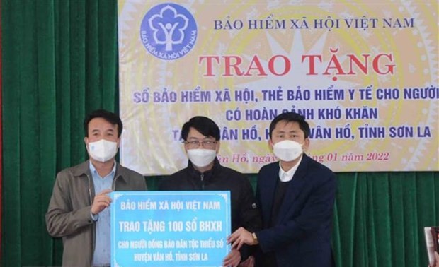 Têt: la sécurité sociale du Vietnam vient en aide aux démunis