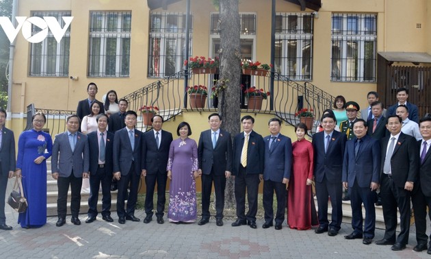 En Hongrie, Vuong Dinh Huê rencontre la diaspora vietnamienne 