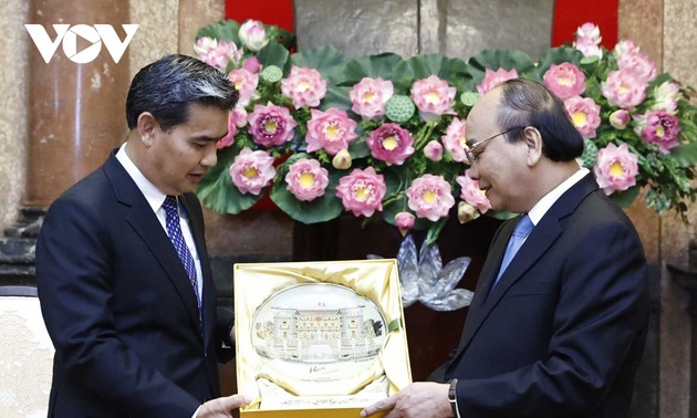 Nguyên Xuân Phuc reçoit le président du Parquet populaire suprême du Laos
