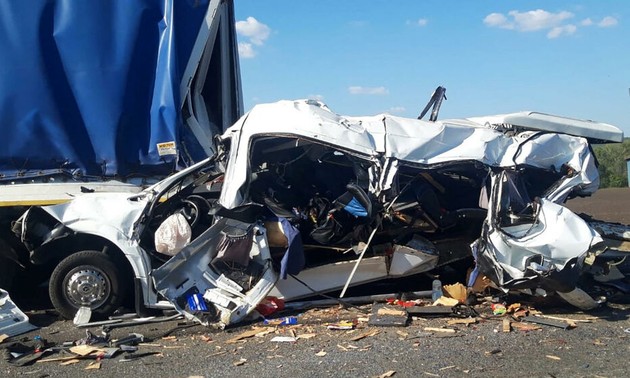 Russie: 16 personnes meurent dans une collision entre un minibus et deux camions