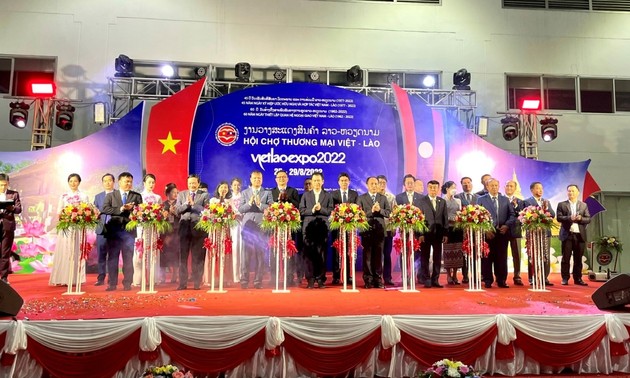 Quang Nam: Foire commerciale frontalière Vietnam-Laos