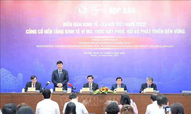 Forum socioéconomique du Vietnam: «Consolider les fondements macroéconomiques pour soutenir la reprise et le développement durable »