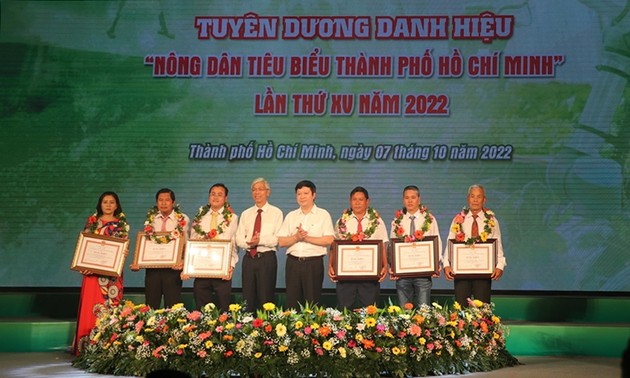 Hô Chi Minh-Ville honore 28 agriculteurs exemplaires 