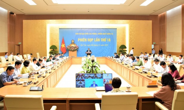 Pham Minh Chinh préside une réunion de la Direction nationale anti-Covid-19