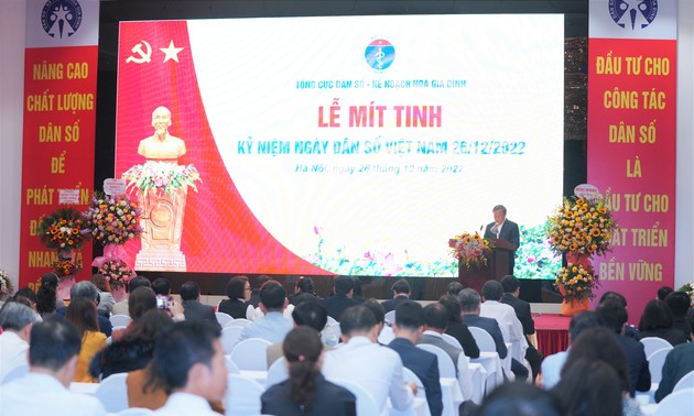 Meeting en l’honneur de la Journée de la population du Vietnam
