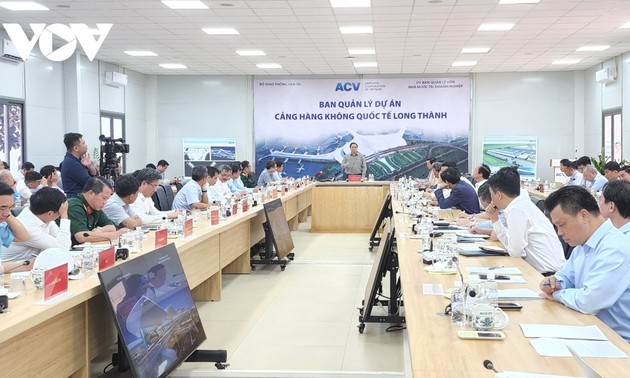 Le Premier ministre supervise la construction de l’aéroport international de Long Thành