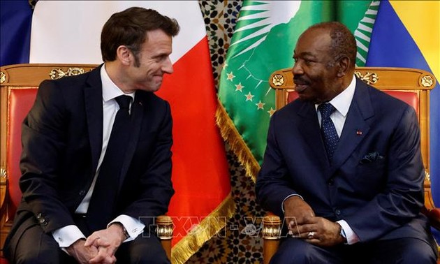 Emmanuel Macron en tournée africaine 