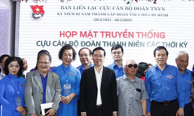 Vo Van Thuong rencontre des anciens responsables de l’Union de la jeunesse communiste Hô Chi Minh