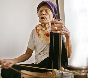  Nghệ nhân Hà Thị Cầu - một "báu vật dân gian" độc đáo 